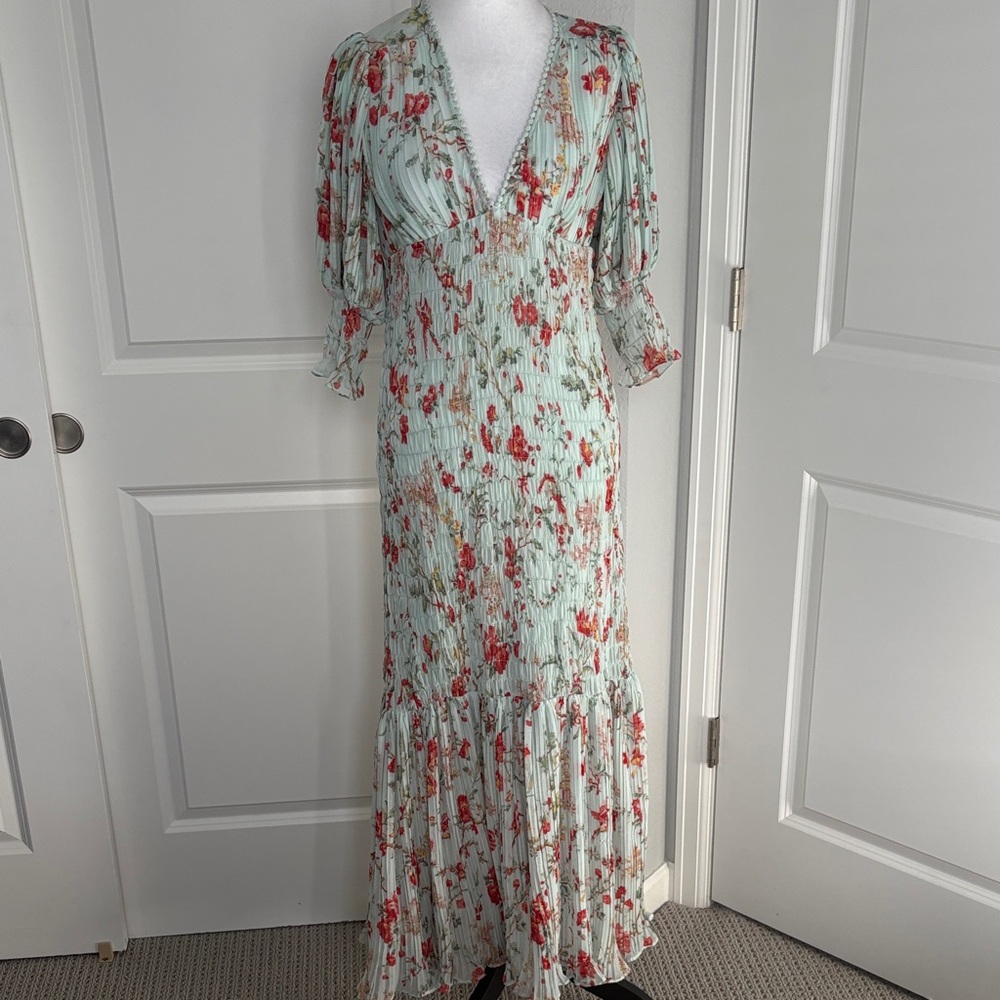 Timo Weiland Floral V-Neck Maxi Dress. Never Worn. fully lined at the bottom.